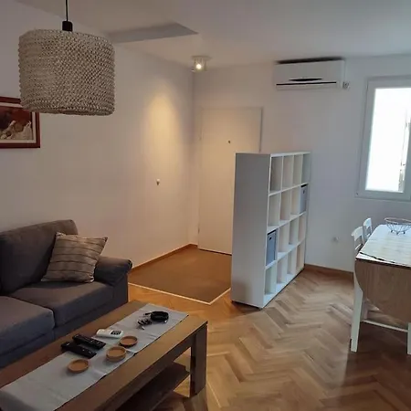 Apartment Tesla - Lovely 2 Bedroom *
