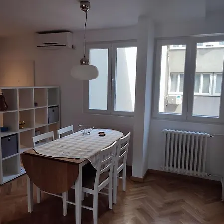 Apartment Tesla - Lovely 2 Bedroom *