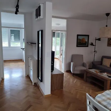 Apartment Tesla - Lovely 2 Bedroom