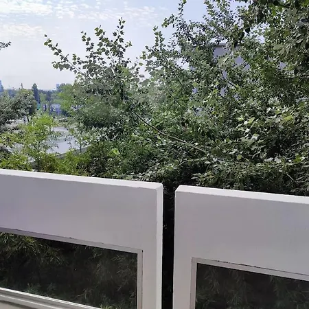 Apartment Tesla - Lovely 2 Bedroom *
