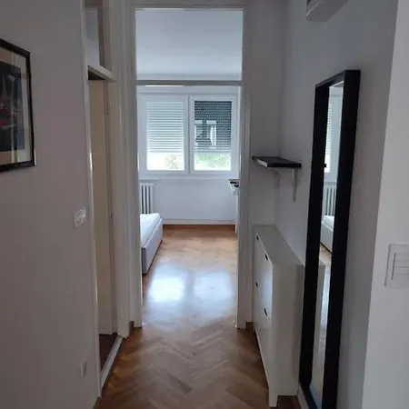 Tesla - Lovely 2 Bedroom Apartment Belgrade