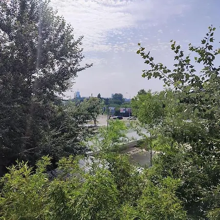 Tesla - Lovely 2 Bedroom Apartment *